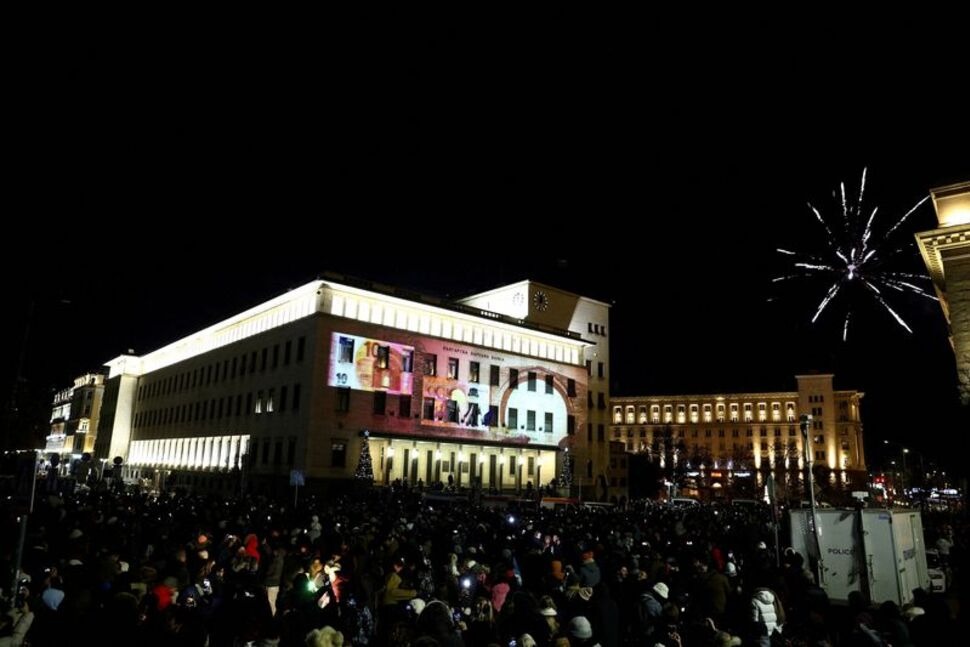 A projection on the facade of the Bulgarian Central Bank shows Euro banknotes during New Year's celebrations in Sofia, Bulgaria, January 1, 2026, which also marks the countryโs accession to the Eurozone. REUTERS/Stoyan Nenov