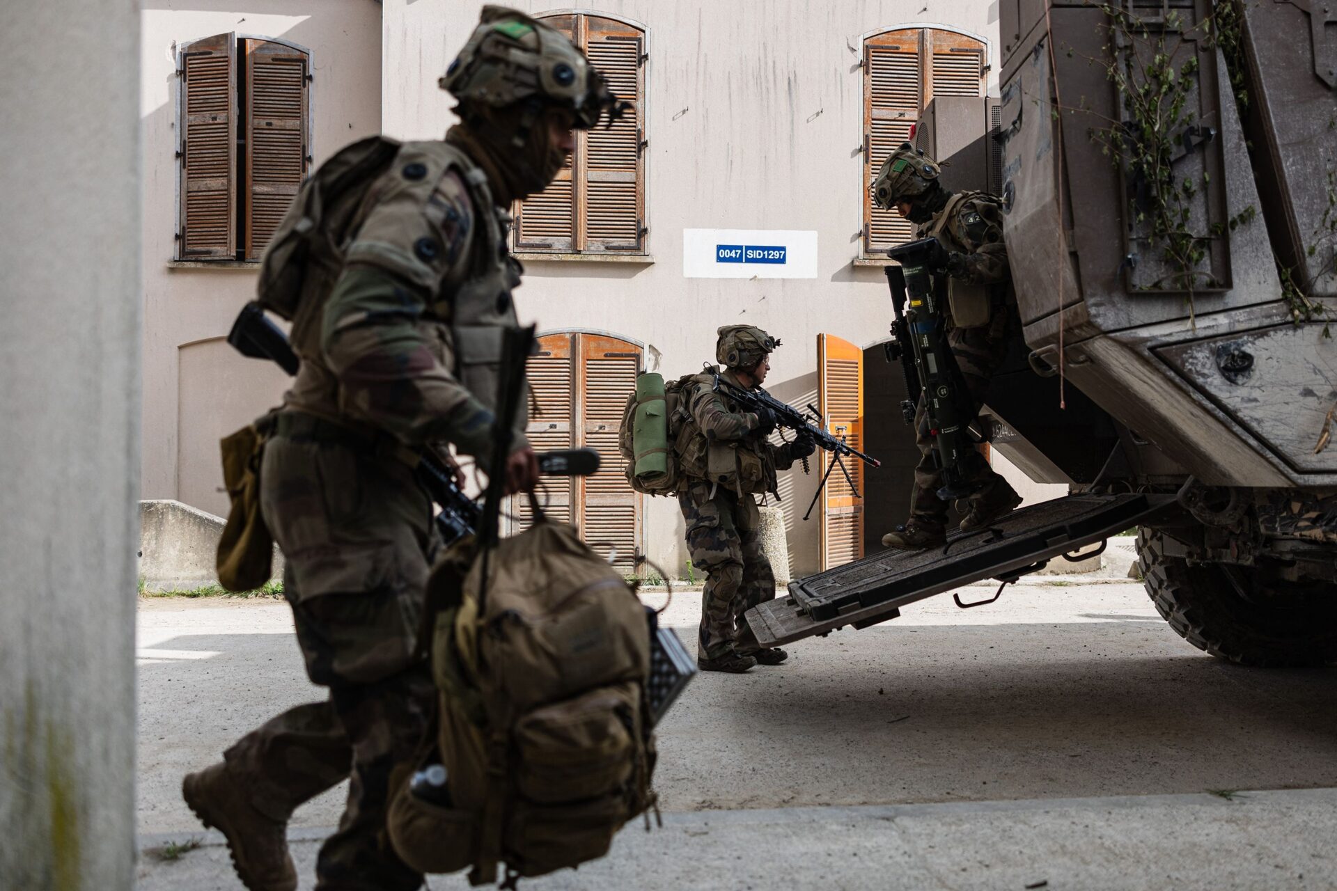French soldiers pictured taking part in exercises during a joint military manoeuvre between the French and British army in northeastern France last year. (Sameer Al-Doumy/AFP/Getty Images) French soldiers pictured taking part in exercises during a joint military manoeuvre between the French and British army in northeastern France last year. (Sameer Al-Doumy/AFP/Getty Images)