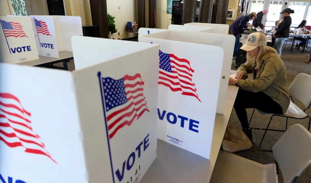 A voter fills out a ballot at an El Dorado County polling station during California’s special election on Proposition 50, a measure that would temporarily redraw congressional districts, in El Dorado Hills, California, U.S., November 4, 2025. REUTERS/Fred Greaves/File Photo
