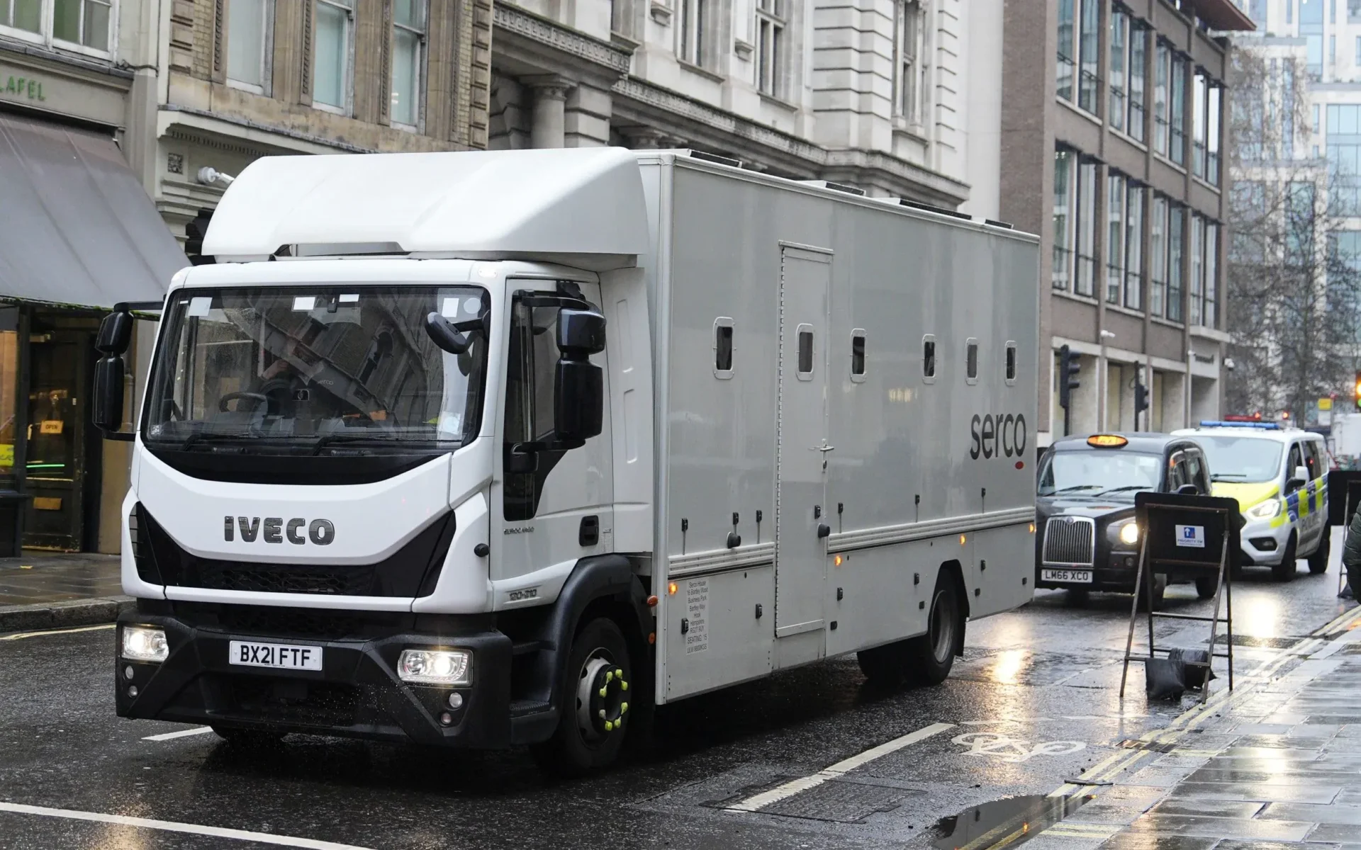 UK Prison Vans to Use Bus Lanes in Radical Plan to End Court Chaos