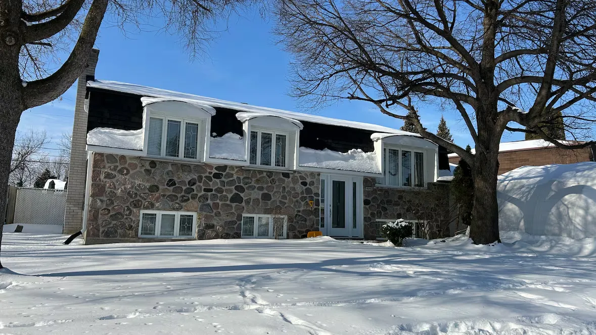 Two people, a husband and wife, were found dead inside this Brossard, Que., home early Monday morning. (Matthew Lapierre/CBC) Two people, a husband and wife, were found dead inside this Brossard, Que., home early Monday morning. (Matthew Lapierre/CBC)